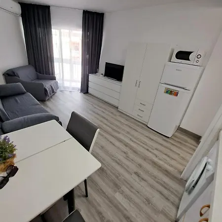 Appartamento студия 300 м до центрального пляжа дель кура *